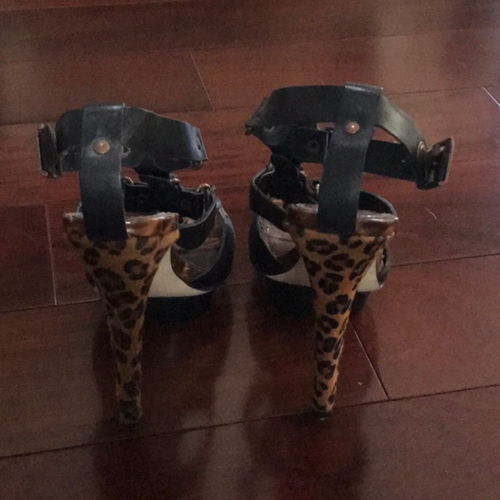 Shoes - Picture 3 of 4